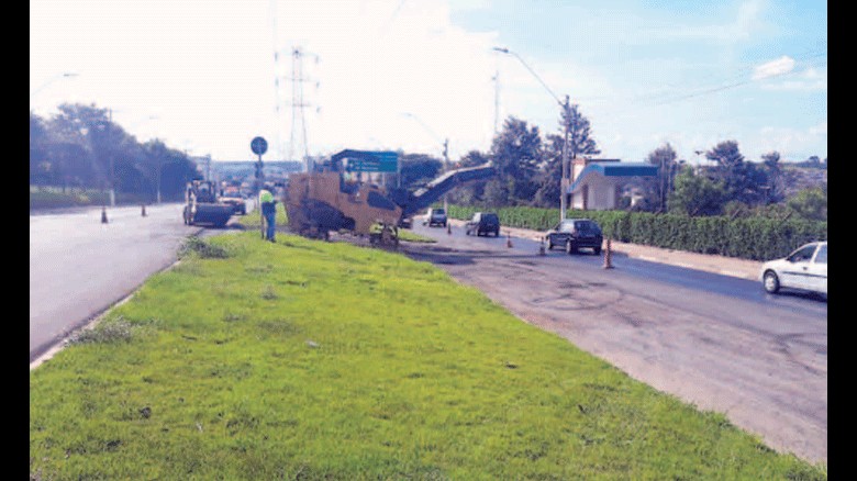 Pista ao lado do canteiro central da Avenida da Emancipação é recapeada