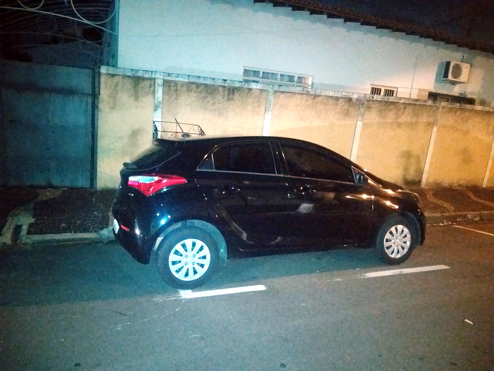 Guarda Civil flagra adolescentes com carro roubado em Sumaré