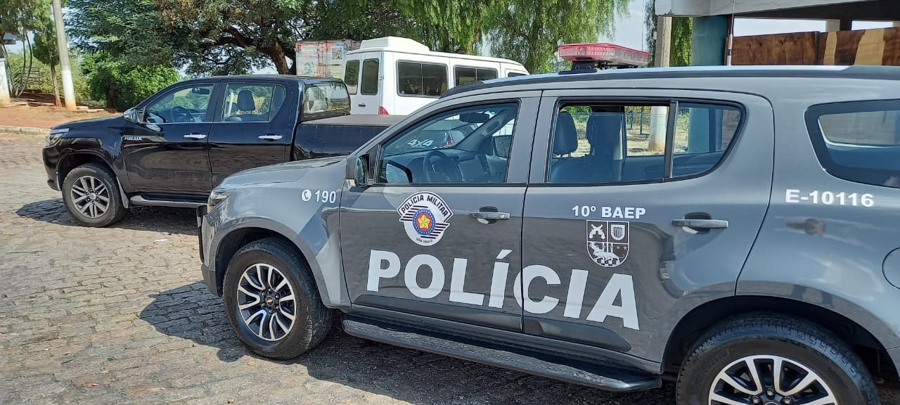 Rapaz é flagrado com caminhonete Hilux furtada na Rodovia Anhanguera