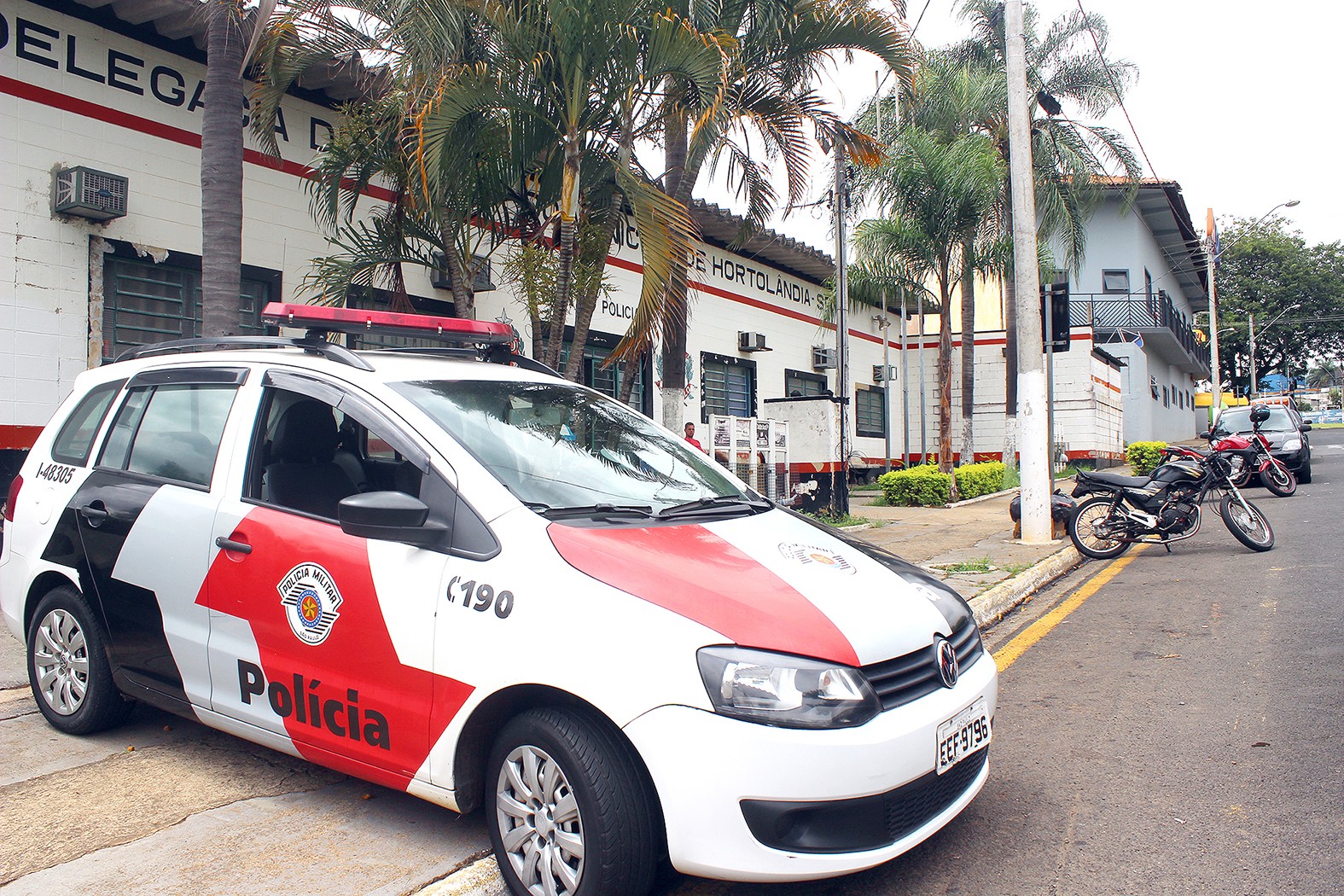Trio rende mulher e leva carro, celular e cartões em Hortolândia