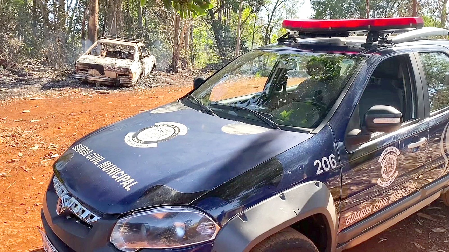 Corpo carbonizado é encontrado dentro de carro queimado no Horto Florestal