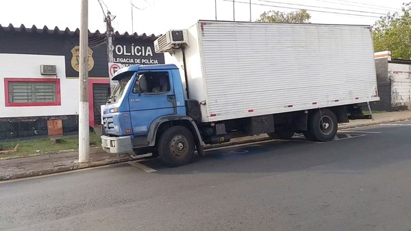 Bandidos fazem reféns durante roubo de carga em Campinas e um acaba preso em Hortolândia