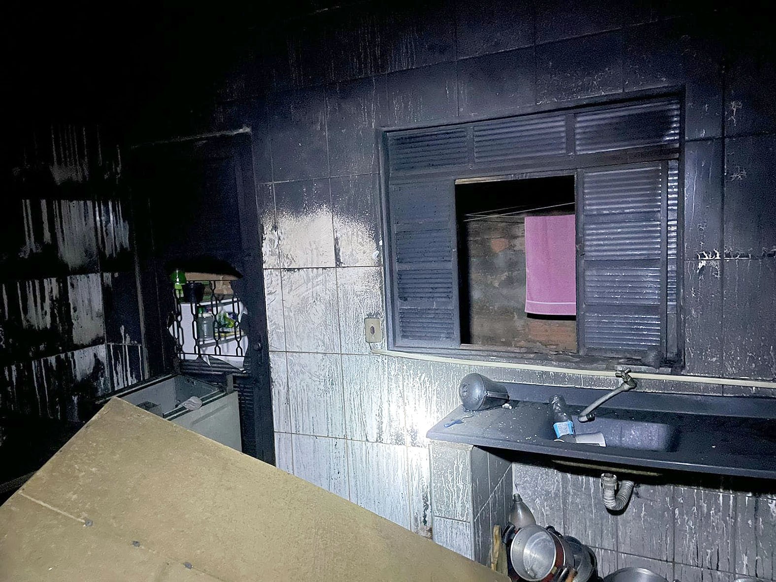 Homem é preso após incendiar casa e ameaçar companheira em Sumaré