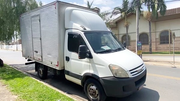 Polícia Militar prende trio após roubo de caminhão carregado com peças de motos em Sumaré