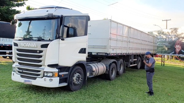 Carreta de motorista mantido refém por 7h é localizada em Hortolândia