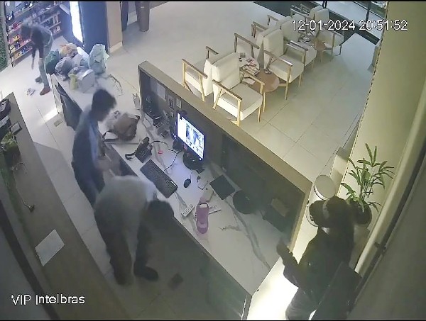 Bando faz seis reféns em prédio comercial e rouba R$ 120 mil em Hortolândia