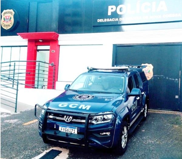 Assaltantes fazem casal refém durante roubo em condomínio em Nova Odessa
