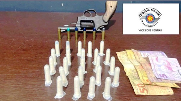 PM apreende revólver e drogas em abordagem em Hortolândia