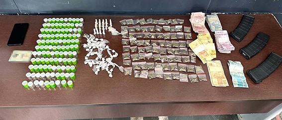Mulher é detida com drogas e carregadores de fuzil em Hortolândia