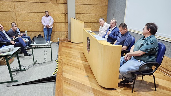 Leitinho pede apoio ao Consimares e destaca geração de energia na RMC