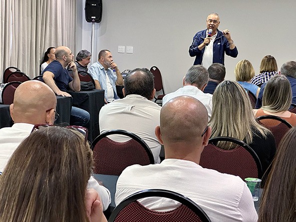 Zezé Gomes se reúne com secretários e define metas para os próximos 4 anos