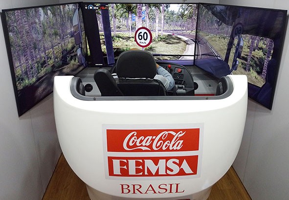 Coca-Cola FEMSA capacita condutores em simulador na unidade de Sumaré