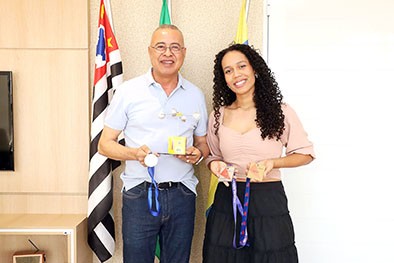 Cientista de Hortolândia é premiada e ganha homenagem de Zezé Gomes