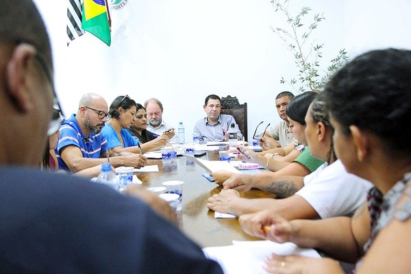 Prefeito propõe reajuste de 9% a servidores de Monte Mor; sindicato quer percentual maior