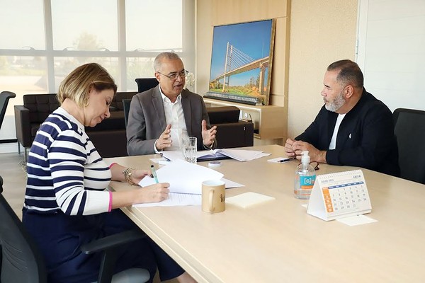 Zezé cria política pioneira de saúde mental para servidores municipais