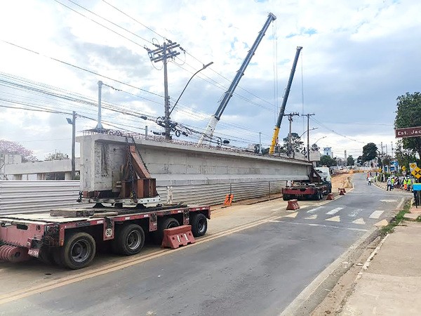Obras do viaduto da Vila Real avançam com içamento de vigas