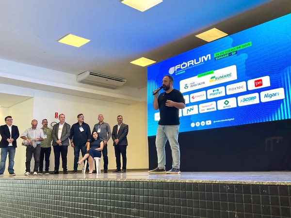 Henrique destaca protagonismo em inovação no Fórum de Cidades Digitais