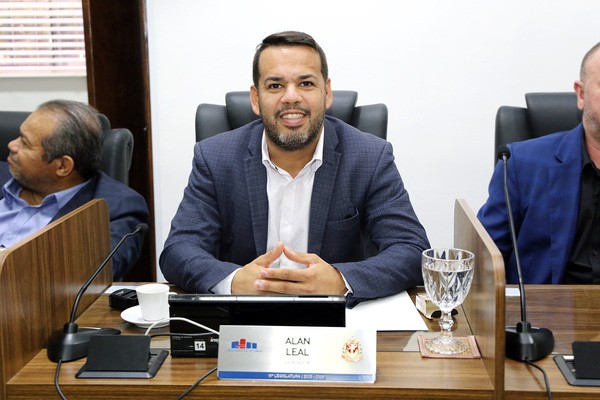 Alan Leal quer proibir uso de coleiras eletrônicas e ultrassônicas em animais