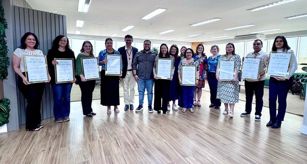 Prefeito Danilo Barros homenageia escolas de Paulínia premiadas no Programa Alfabetiza Juntos SP