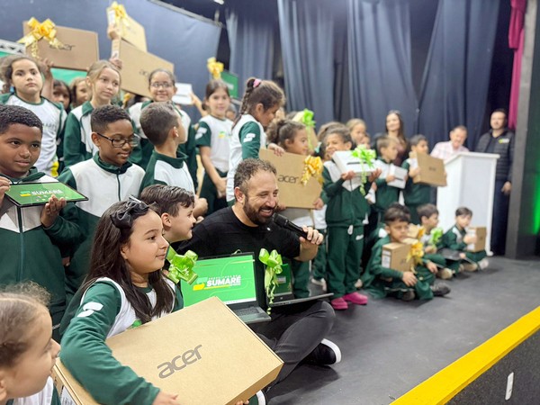Educação de Sumaré promove a maior entrega de equipamentos eletrônicos da história