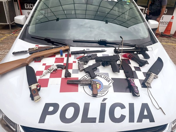 Mulher é detida com arsenal e animais exóticos em Americana