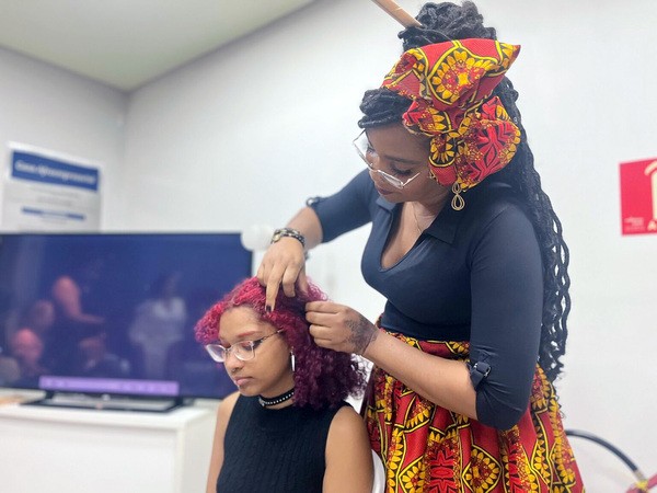 Paço Municipal de Hortolândia recebe exposição de cortes de cabelos afros