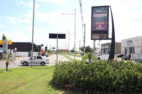 Zezé determina instalação de relógios digitais com informações climáticas