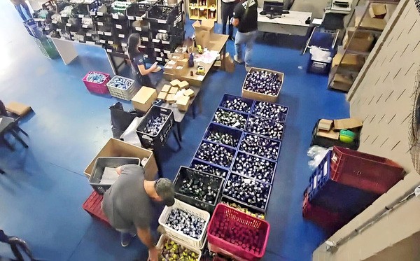 Vigilância e polícia interditam comércio irregular de suplementos em Americana