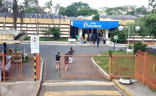 Bandidos atacam, arrombam Etec e furtam monitores em Americana