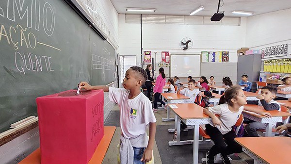 Americana libera 12,3 mil alunos para férias após ano marcado por premiações