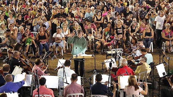 Praça Comendador Müller recebe coral, história e concerto em Americana