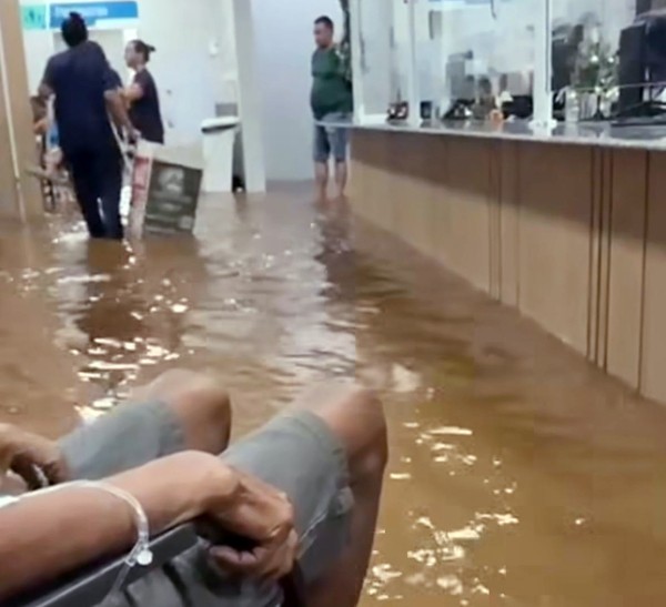 Água invade UPA do Macarenko após nova tempestade chegar em Sumaré