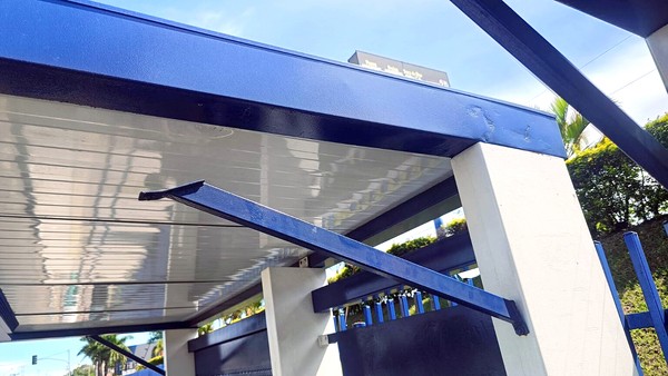 Vandalismo em abrigos de ônibus de Hortolândia prejudica passageiros