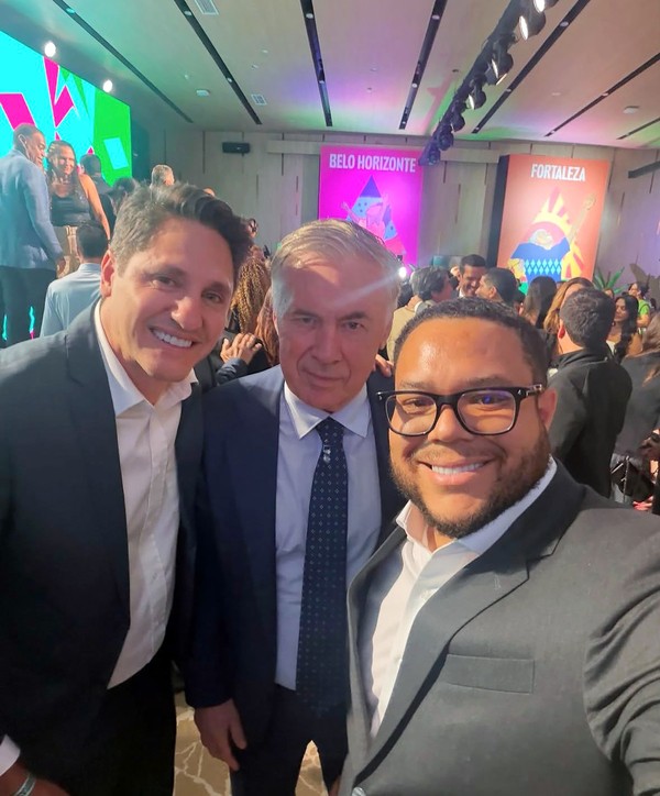 Danilo faz conexões com presidente da FIFA e técnico da Seleção Brasileira