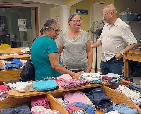 Zezé Gomes visita Fundo Social e destaca força da Campanha do Agasalho em Hortolândia