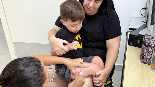 Campanha de multivacinação aplica mais de 700 doses em Americana