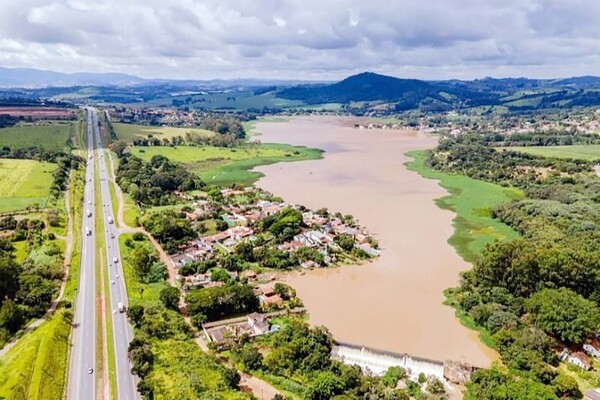 Com chuva fora de mananciais, Estado pede economia e fala em ‘crise hídrica’