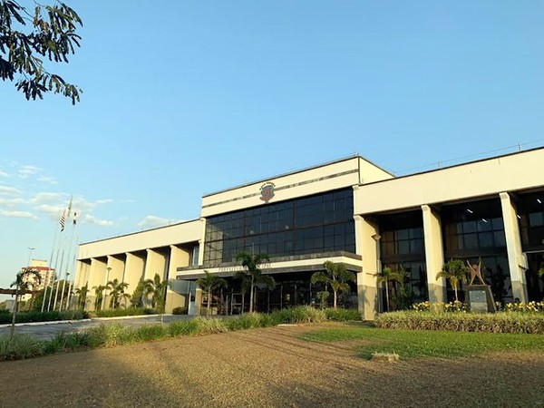 Leitinho sanciona lei que cria Política Municipal de Transição Energética