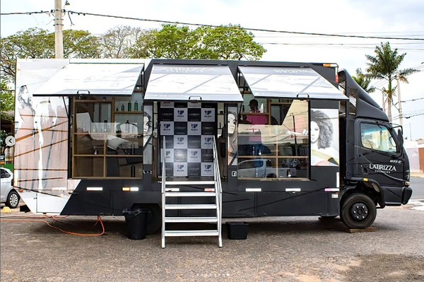 Carreta da Beleza já leva serviços para as mulheres em situação de vulnerabilidade em Paulínia