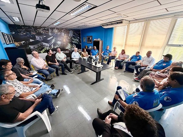 Chico atende servidores e vai conceder reajuste salarial de 8,36% em Americana