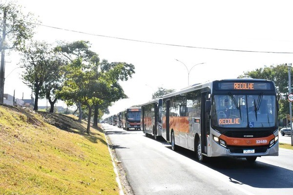 Promulgada isenção de tarifa de ônibus a acompanhantes de pessoas com TEA