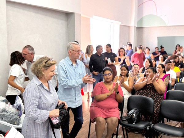 Chico Sardelli entrega kits de enxoval para 38 gestantes do programa Mãe Americanense