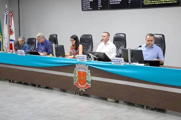 Câmara de Americana aprova reajuste de 8,36% para assessores e concursados