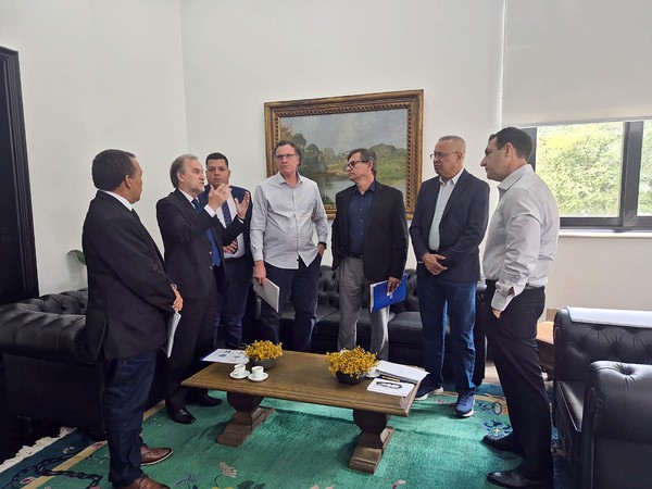 Zezé Gomes busca apoio do Estado para infraestrutura, saúde e educação na região do Monte Sinai