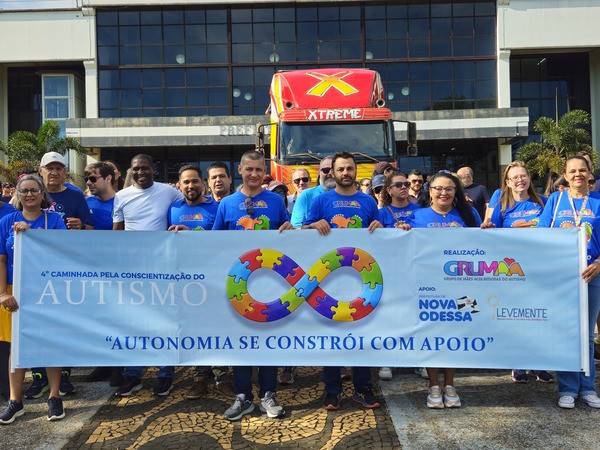 4ª Caminhada pela Conscientização do Autismo tem animação da Carreta da Alegria