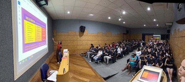 Exposição ‘Sapatos Vermelhos’ recebe 170 alunos em Nova Odessa