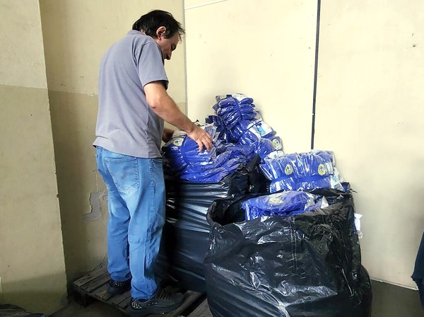 Hortolândia entrega kits de uniformes de inverno na rede municipal de ensino