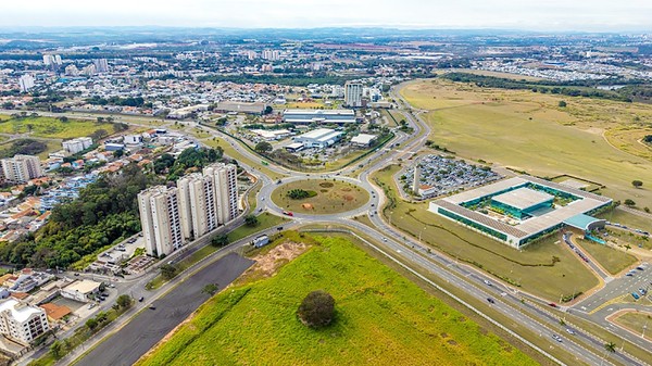 Paulínia começa cobrança de taxa de iluminação pública para os terrenos