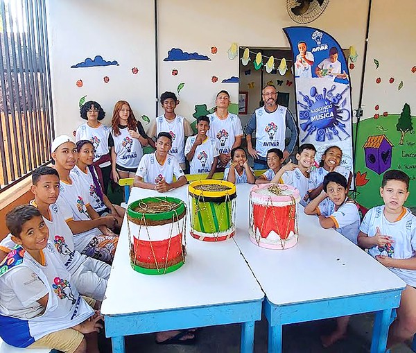 Projeto com crianças e adolescentes de Sumaré transforma reciclável em instrumento musical