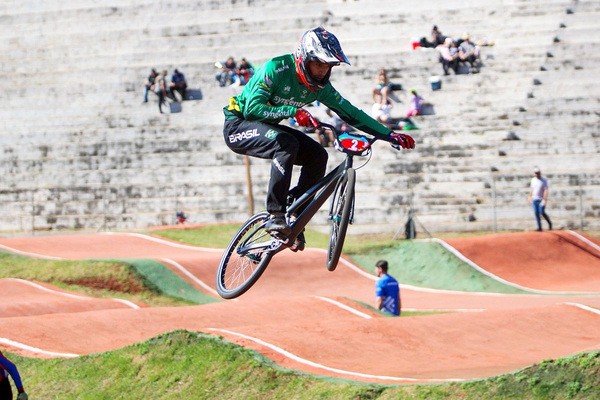 Danilo incentiva esporte e autoriza uso de espaço público para eventos de BMX